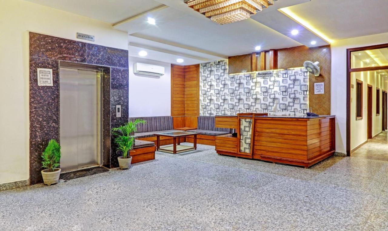 Отель 4 View Tajganj Экстерьер фото